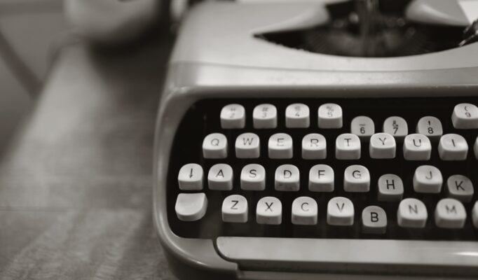 close-up-photo-of-gray-typewriter-952594