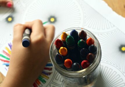 arts-and-crafts-child-close-up-color-159579